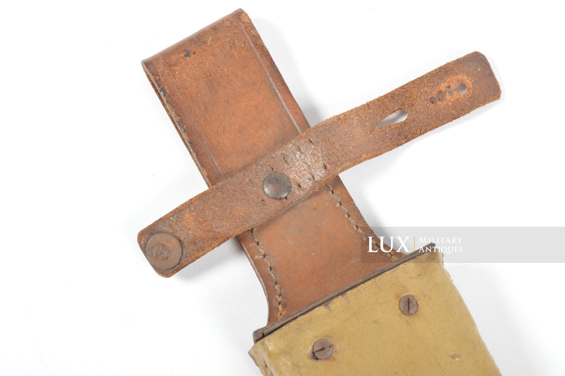 Rare German short combat engineer's field saw & tan pressed cardboard scabbard, « dob 1944 » - photo 13