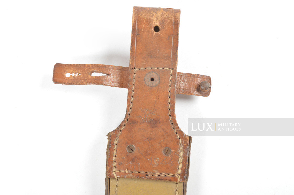 Rare German short combat engineer's field saw & tan pressed cardboard scabbard, « dob 1944 » - photo 16