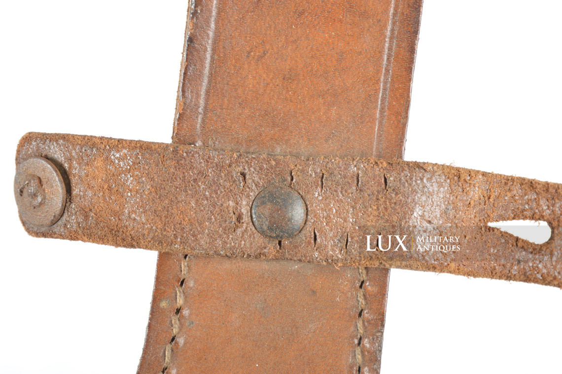 Rare German short combat engineer's field saw & tan pressed cardboard scabbard, « dob 1944 » - photo 21