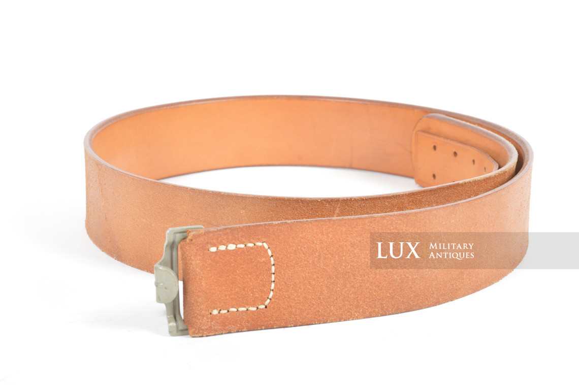 Unissued early German leather belt in natural brown leather, « 1939 » - photo 4