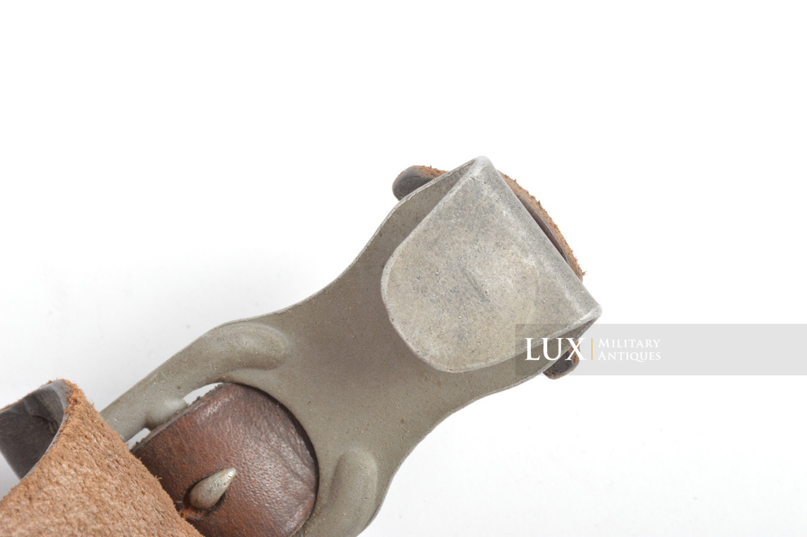 Early Luftwaffe Y-straps in chocolate brown leather, « unit marked » - photo 10