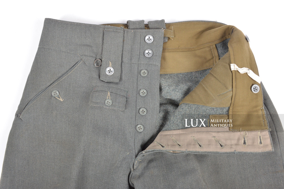 Unissued Heer / Waffen-SS M43 gabardine combat trousers, « Keilhose » - photo 26