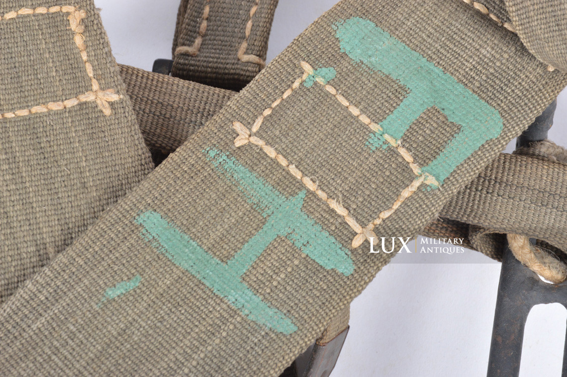 Late-war German pack « Tragegestell », marked « bvk1944 » - photo 25