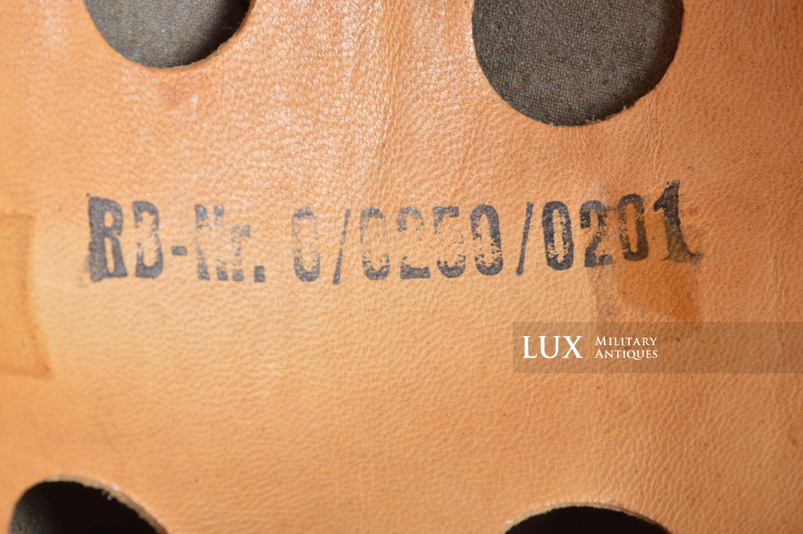 Casque M38 de parachutiste allemand fin de guerre, état neuf, « ckl68 » - photo 35