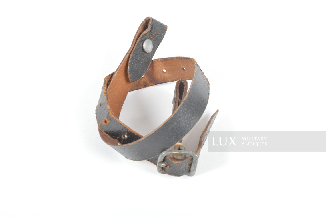 Late-war German helmet chinstrap, « RBNr / 1944 » - photo 4