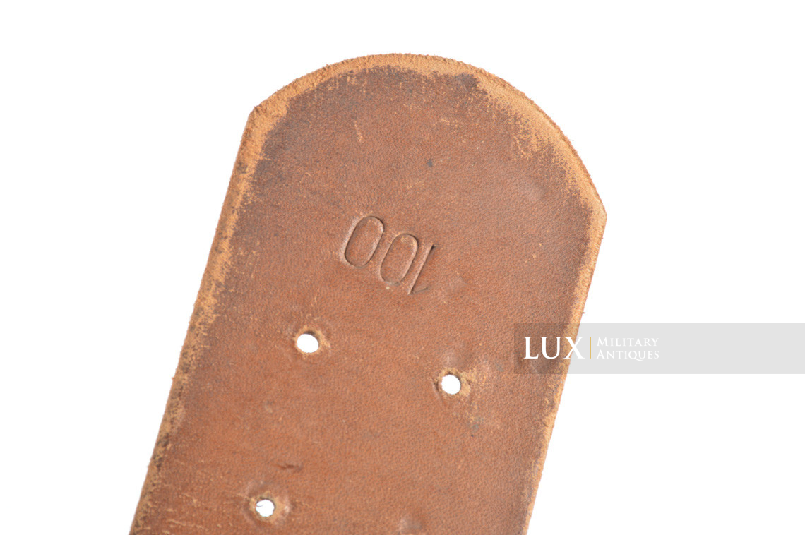 Cuir de ceinturon fin de guerre, état neuf, « RBNr - 1943 » - photo 12