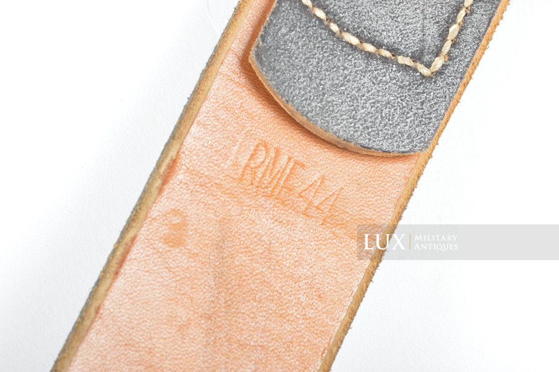 Unissued German late-war leather belt, « RME44 » - photo 9