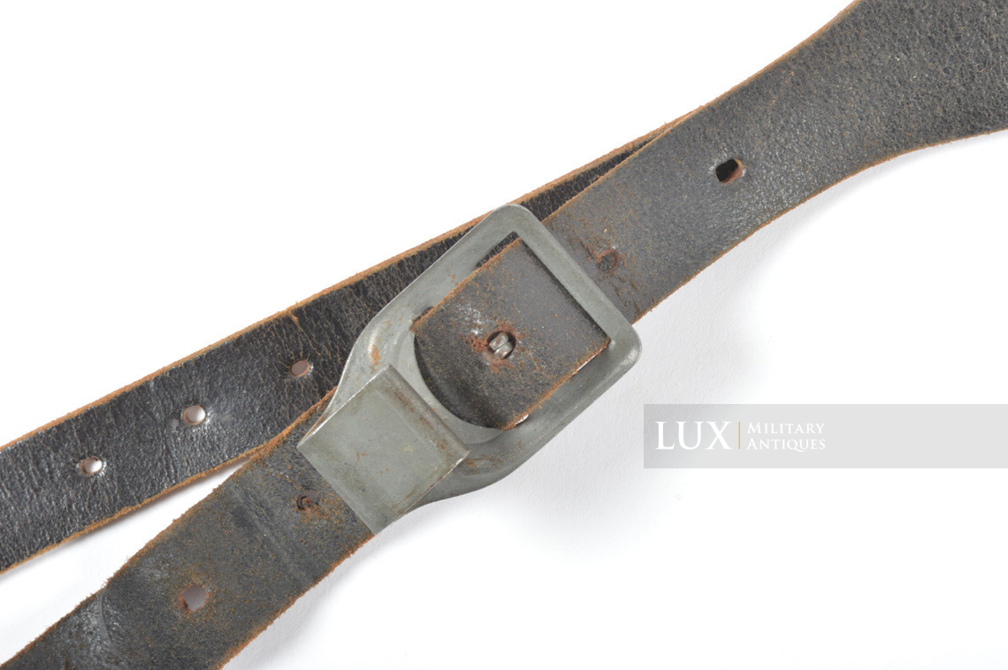Unissued German late-war leather combat y-straps, RBNr « 0/0560/0055 » - photo 9
