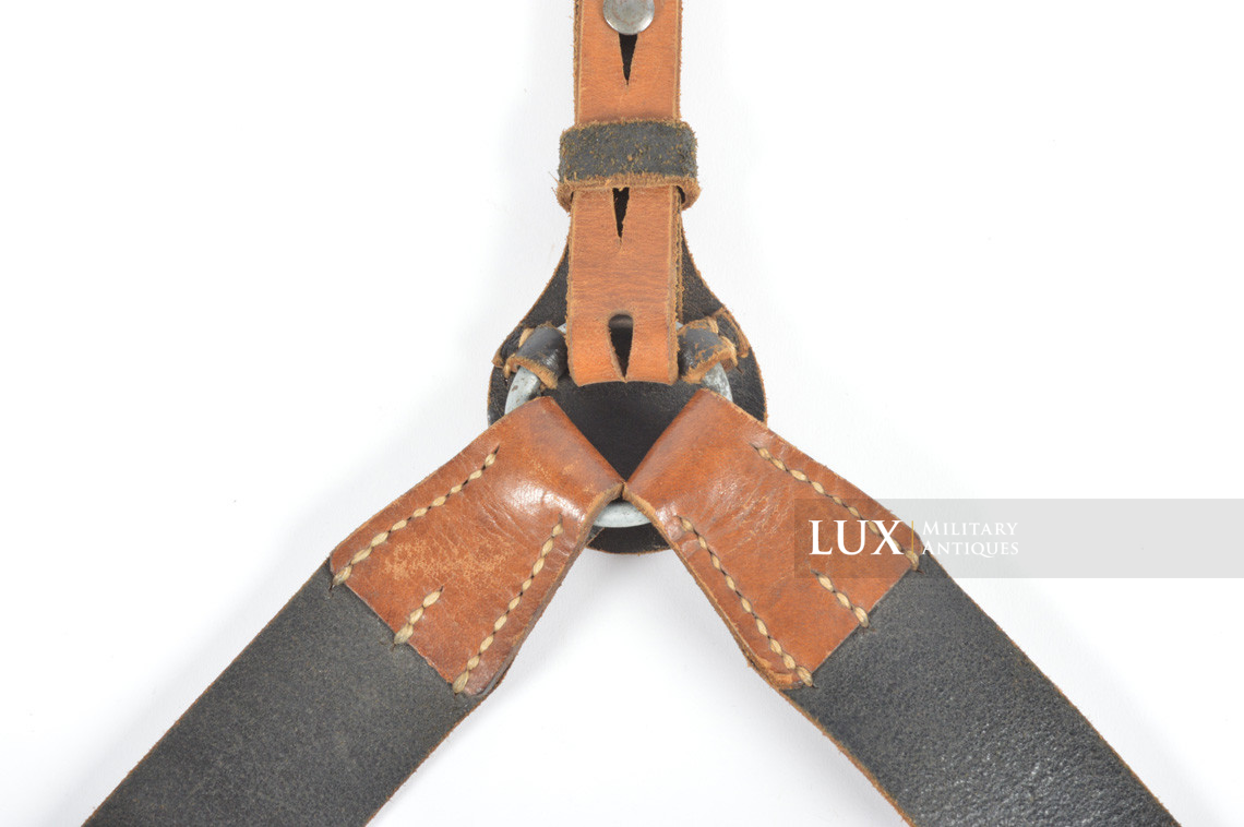 Unissued German late-war leather combat y-straps, RBNr « 0/0560/0055 » - photo 12