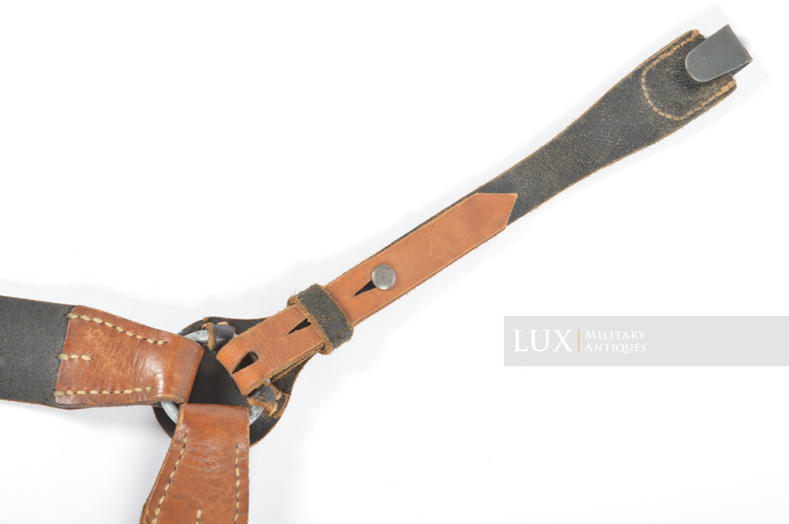 Unissued German late-war leather combat y-straps, RBNr « 0/0560/0055 » - photo 13