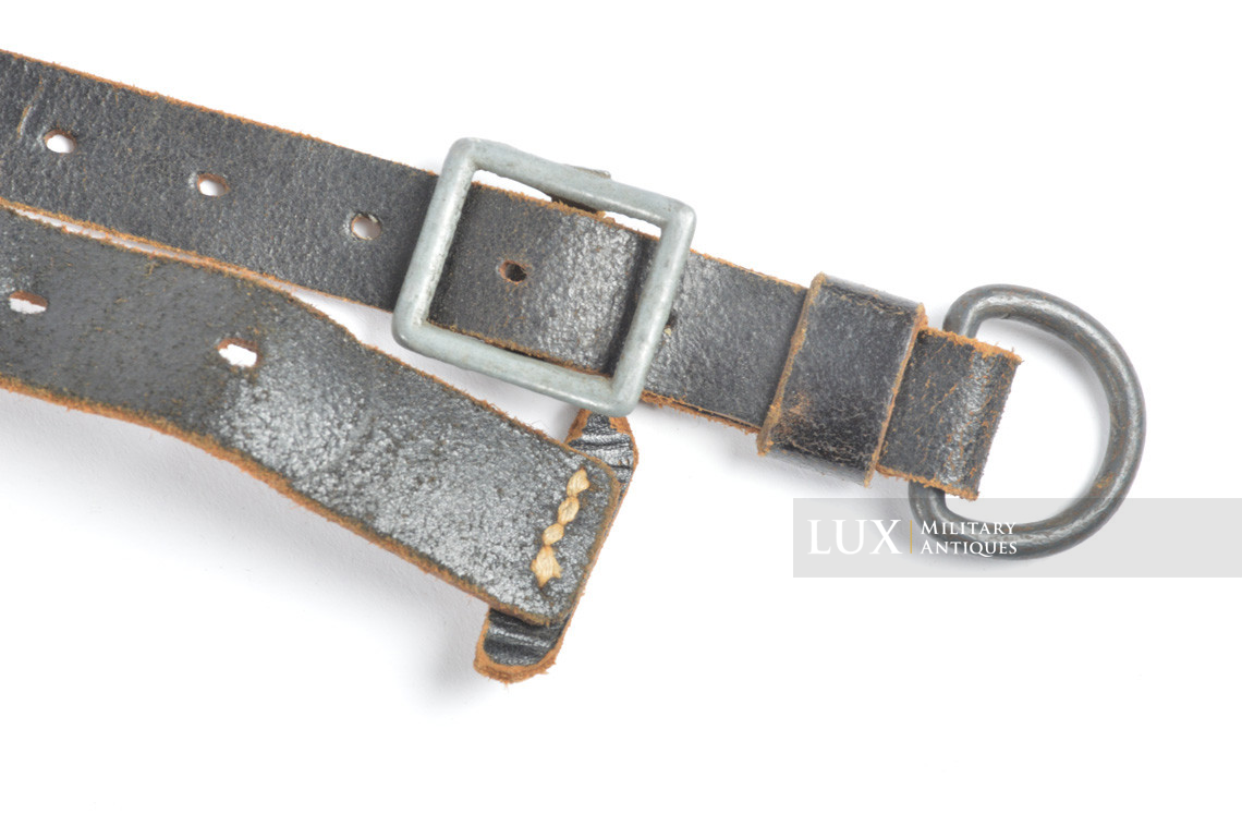 Unissued German late-war leather combat y-straps, RBNr « 0/0560/0055 » - photo 17