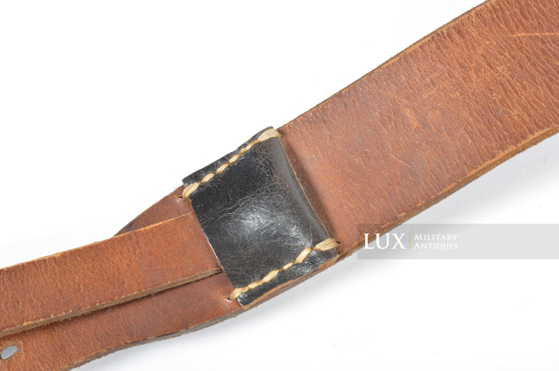 Unissued German late-war leather combat y-straps, RBNr « 0/0560/0055 » - photo 21