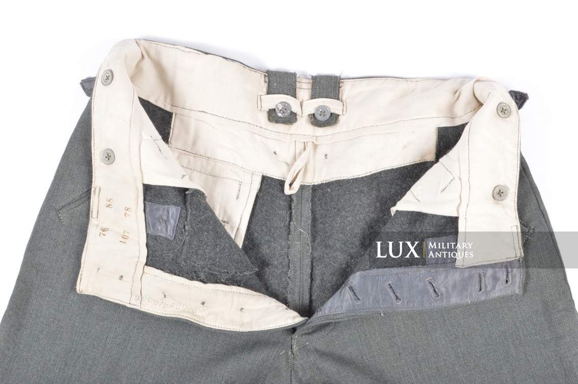 Unissued Heer / Waffen-SS M43 gabardine combat trousers, « Keilhose » - photo 21