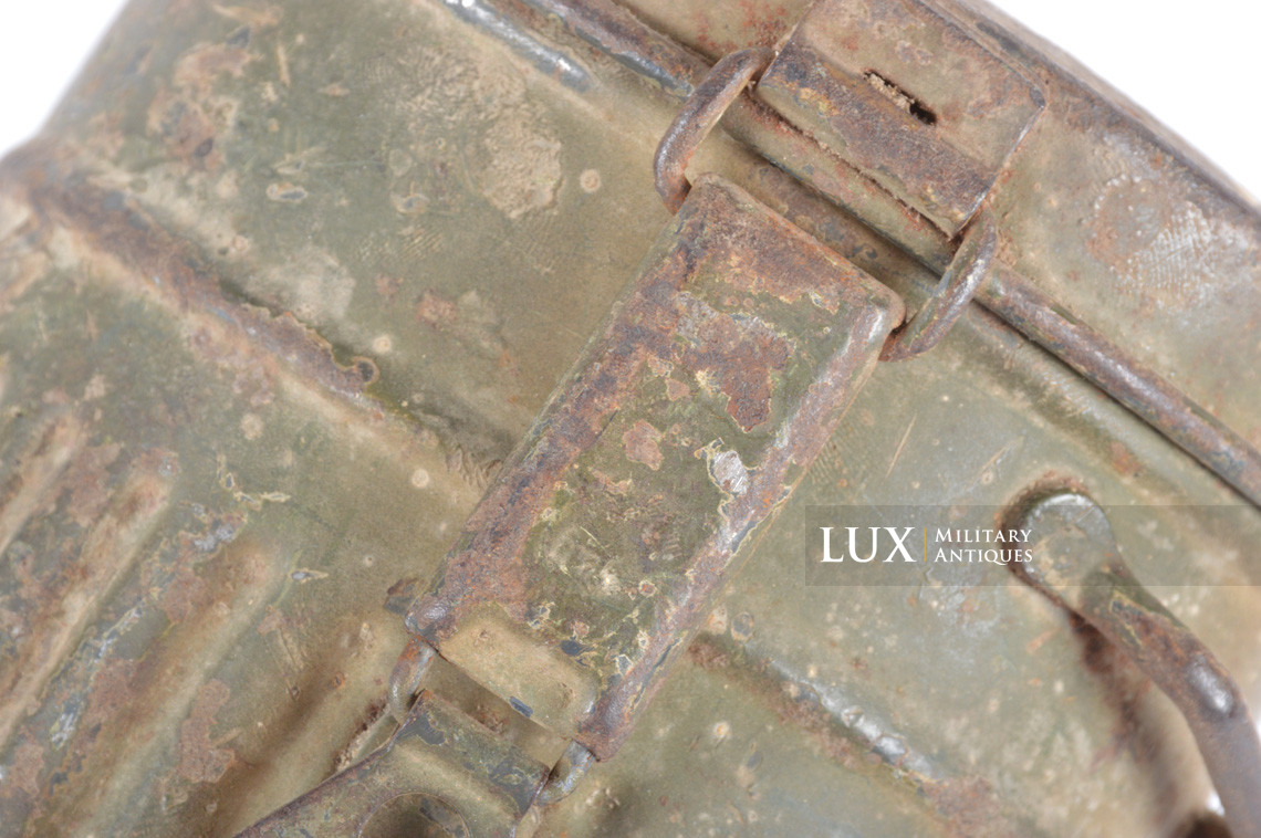German three tone camouflage gasmask canister, « untouched / as found » - photo 13