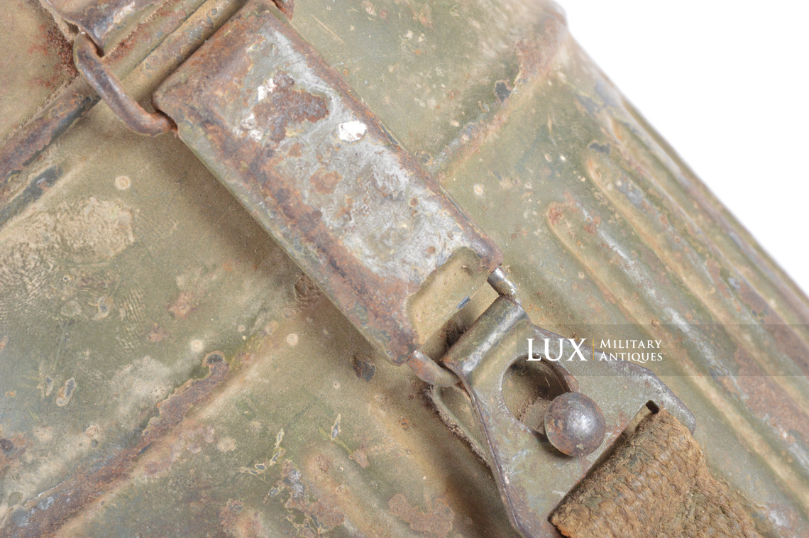 German three tone camouflage gasmask canister, « untouched / as found » - photo 19