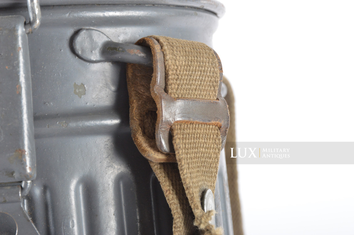 Early German Luftwaffe gas mask canister set, « named » - photo 19