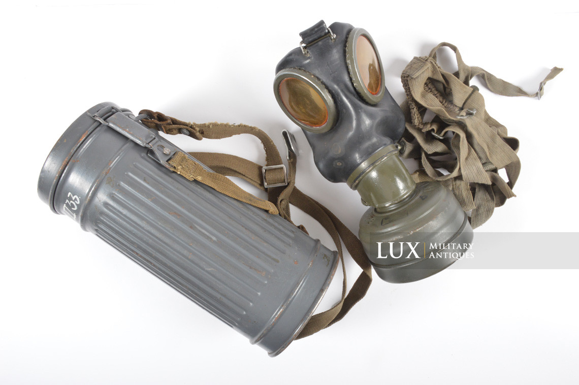 Early German Luftwaffe gas mask canister set, « named » - photo 4