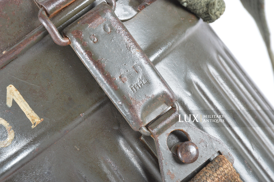 Late-war German gas mask canister set, « named » - photo 15
