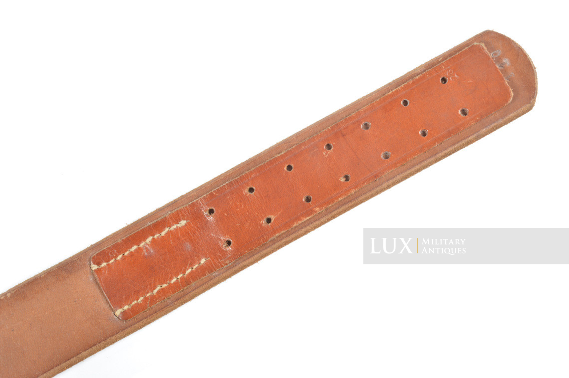 Rare late-war German leather belt in natural brown leather, « RBNr » - photo 14