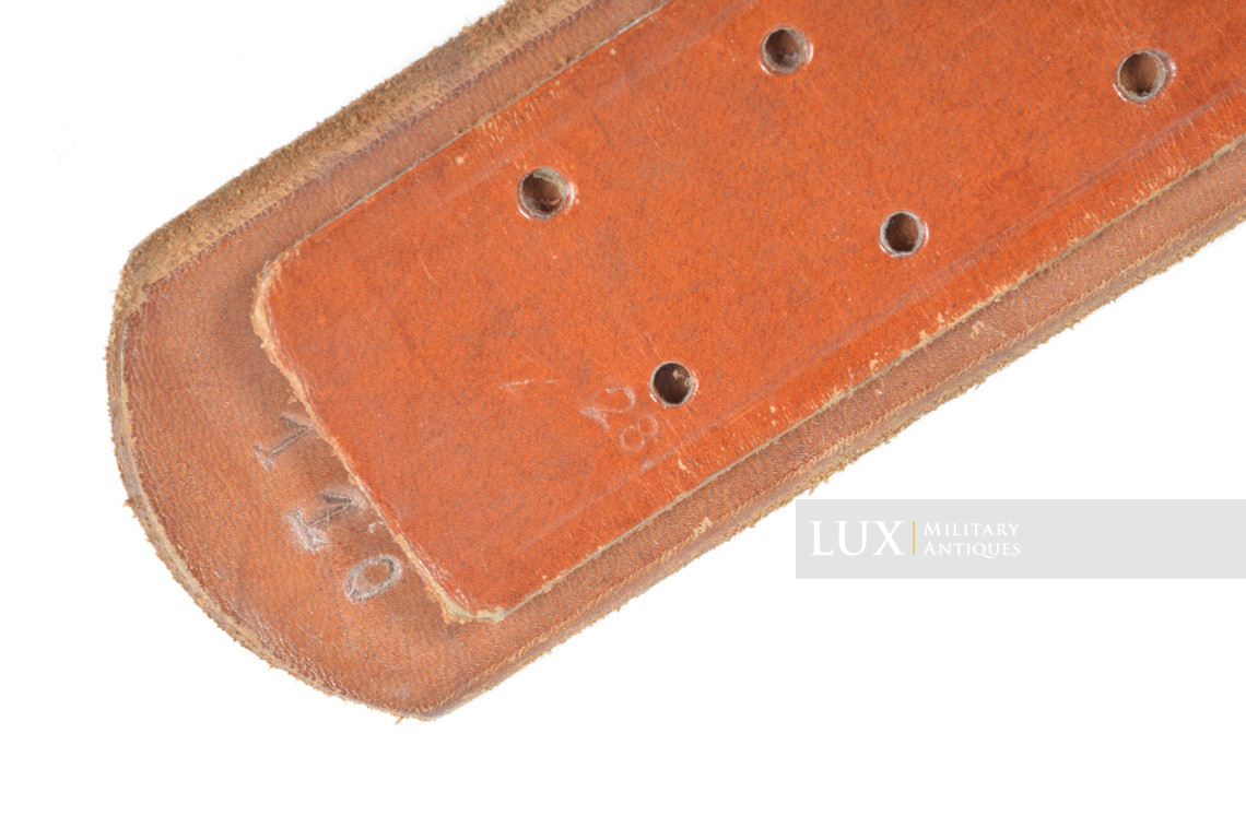 Rare late-war German leather belt in natural brown leather, « RBNr » - photo 15