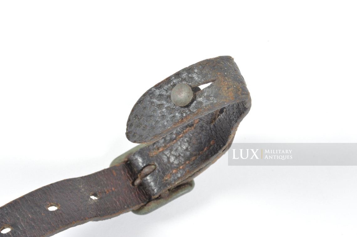 Early-war German helmet chinstrap in pigskin leather, « bmd41 » - photo 9