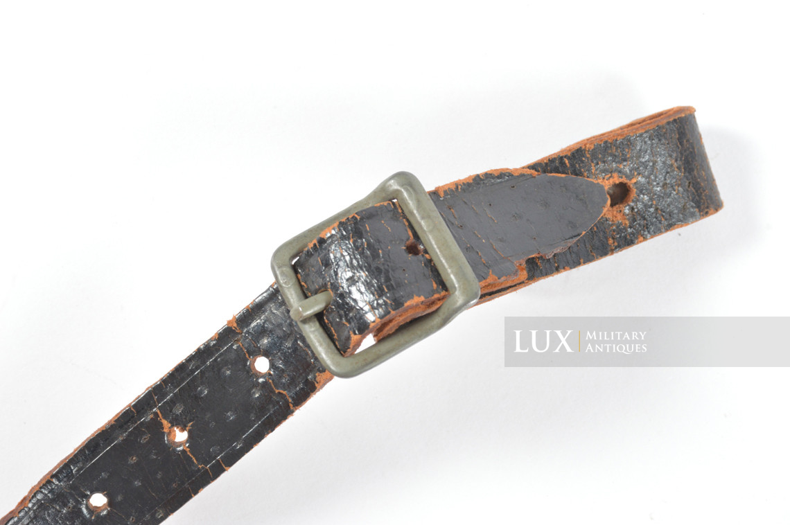 Jugulaire de casque allemand début de guerre en cuir de porc, « Wilhelm Eilers Bielefeld 1941 » - photo 7