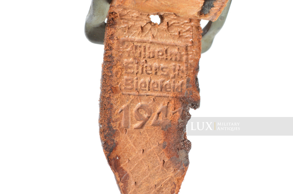 Jugulaire de casque allemand début de guerre en cuir de porc, « Wilhelm Eilers Bielefeld 1941 » - photo 8