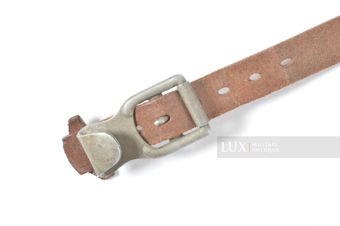 German light Y-straps in natural brown leather, « 1939 » - photo 8