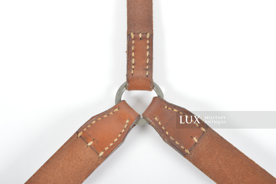 German light Y-straps in natural brown leather, « 1939 » - photo 9