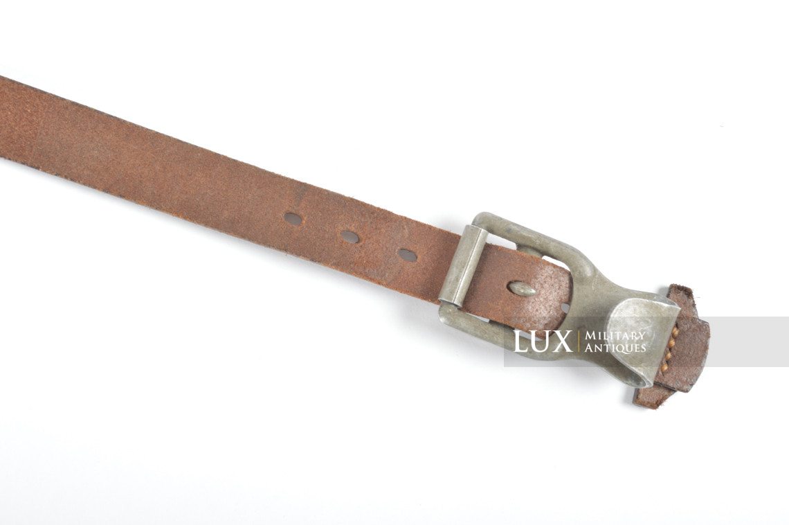 German light Y-straps in natural brown leather, « 1939 » - photo 10