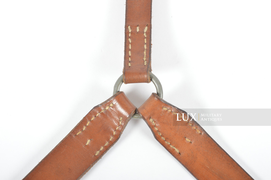 German light Y-straps in natural brown leather, « 1939 » - photo 14