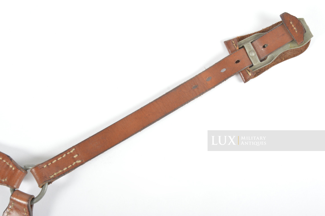 German light Y-straps in natural brown leather, « 1939 » - photo 16