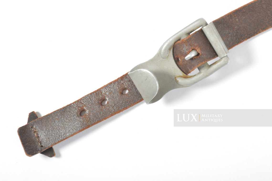 Early Luftwaffe Y-straps in chocolate brown leather, « 1938 » - photo 8