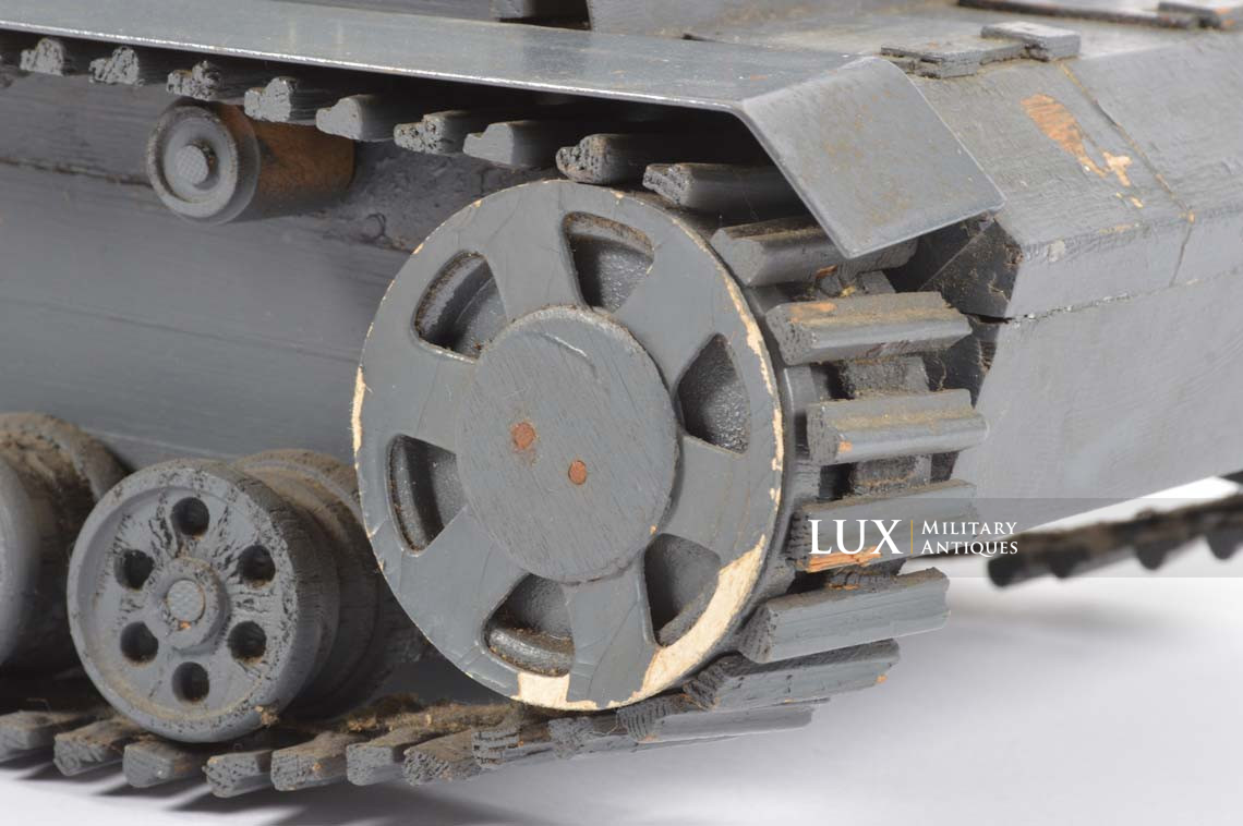 Maquette allemande d’instruction en bois d’un char, « PZ.K.W. III » - photo 12