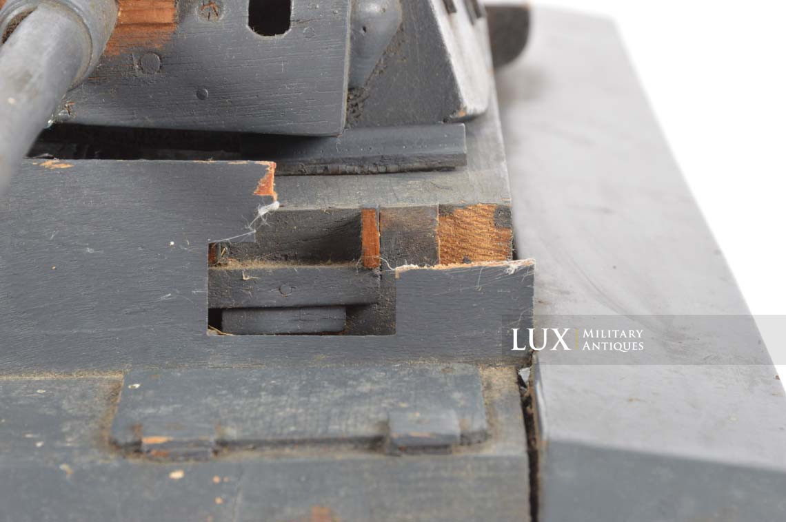 Maquette allemande d’instruction en bois d’un char, « PZ.K.W. III » - photo 17