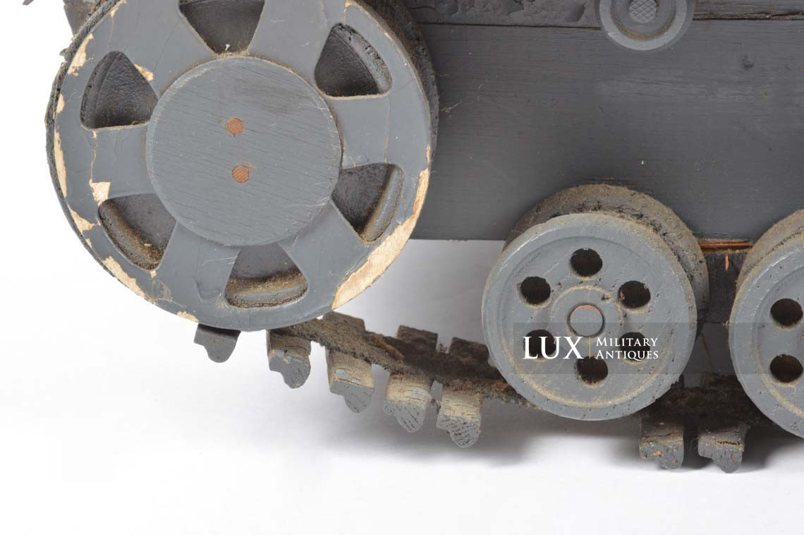 Maquette allemande d’instruction en bois d’un char, « PZ.K.W. III » - photo 26