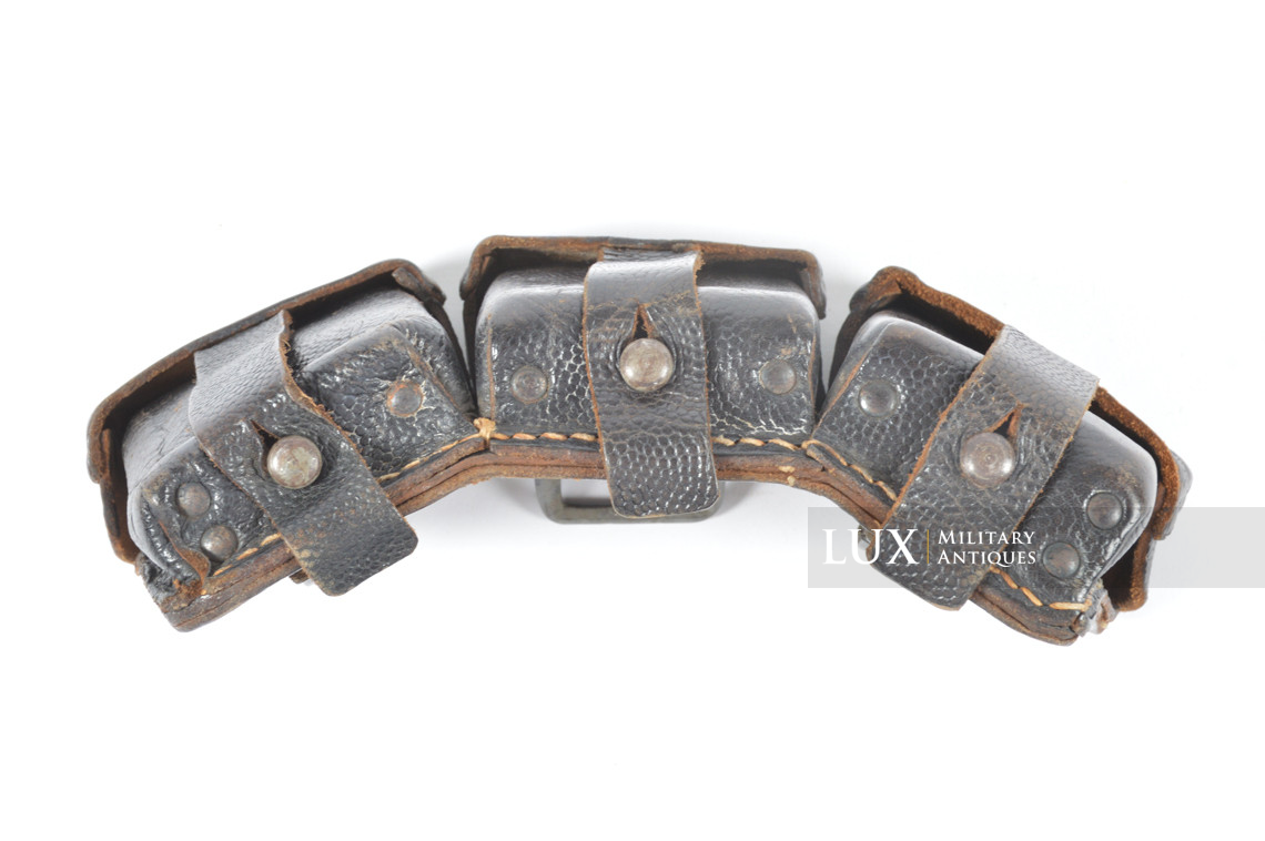 Matching pair of late war k98 ammunition pouches, « kvz 1944 » - photo 17