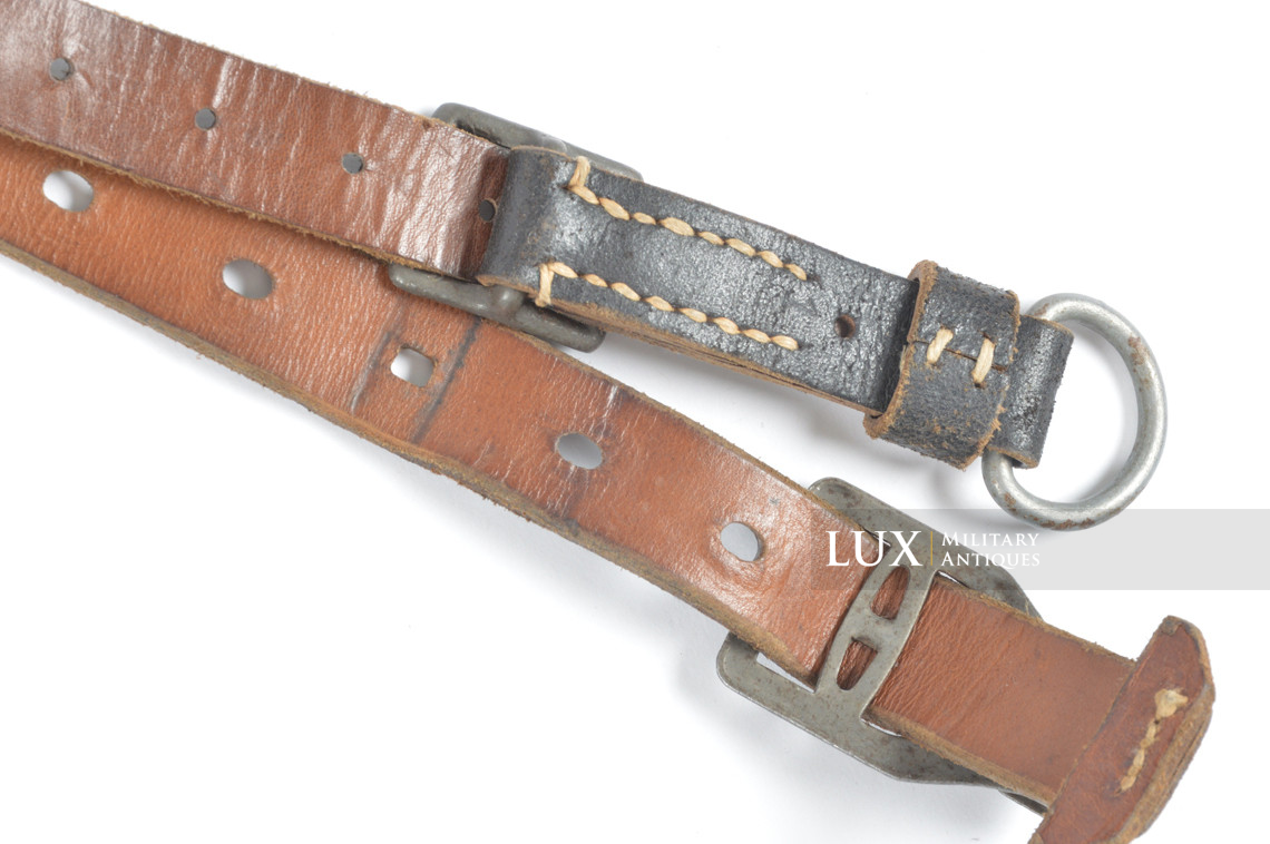 Unissued late-war Heer / Waffen-SS Y-straps, « RME45 » - photo 19