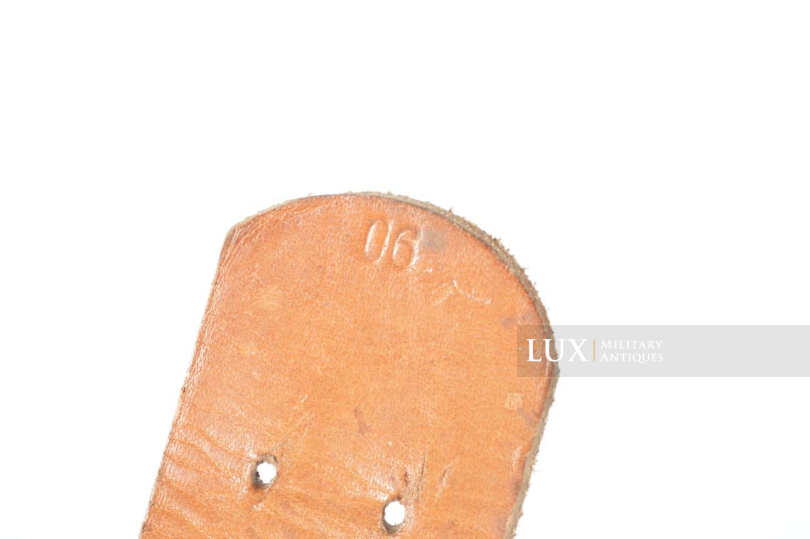 Cuir de ceinturon fin de guerre - photo 12