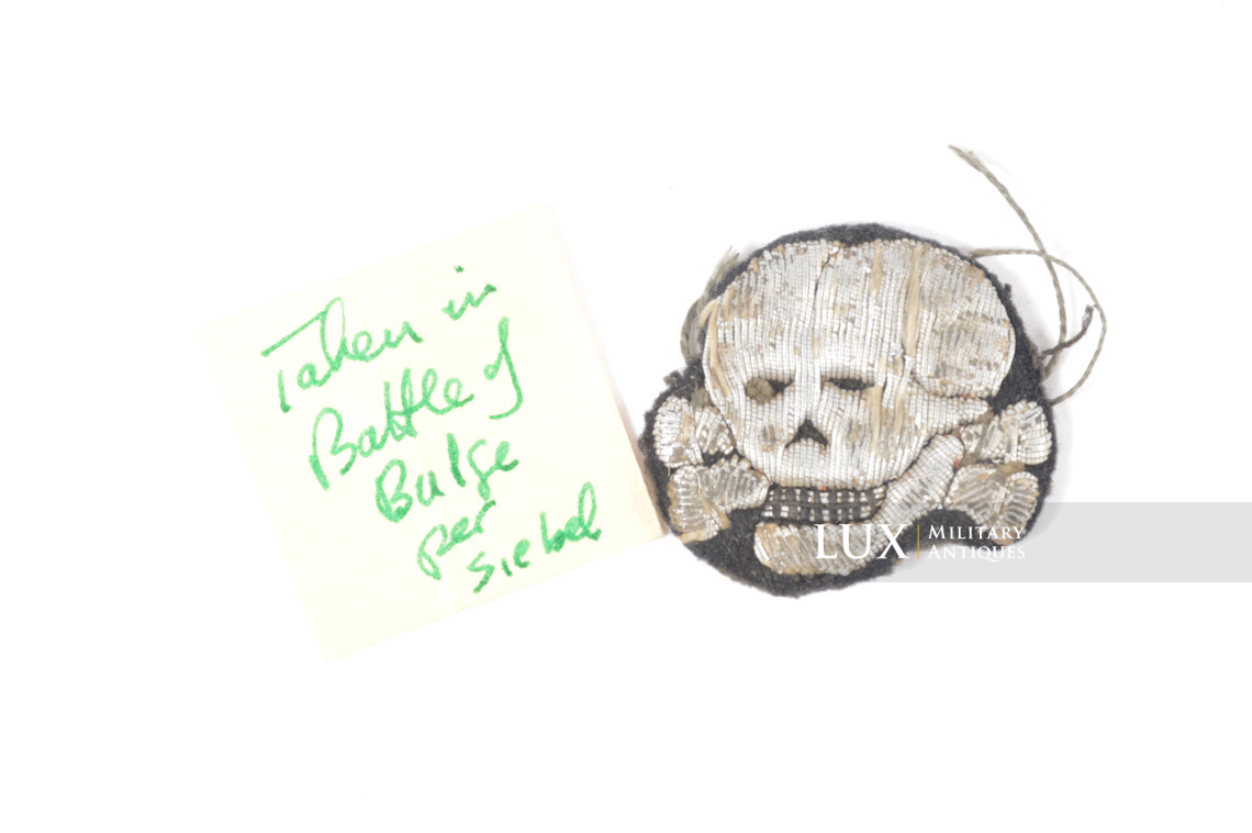 Rare tête de mort Waffen-SS coupée d’un coin de col Totenkopf, « GI’s Souvenir » - photo 4