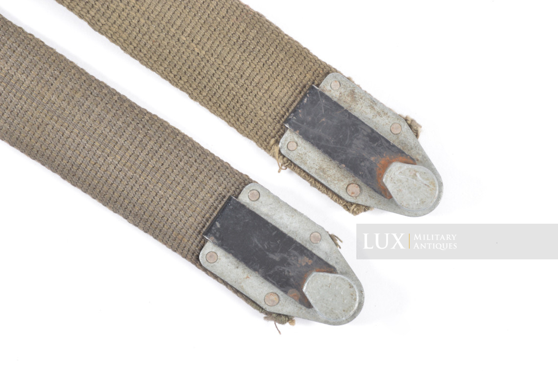 Late-war German field telephone carrying strap in green webbing - photo 12