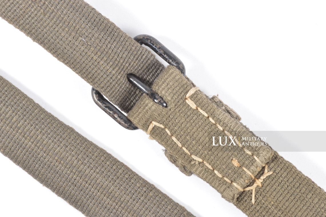 Late-war German field telephone carrying strap in green webbing - photo 13