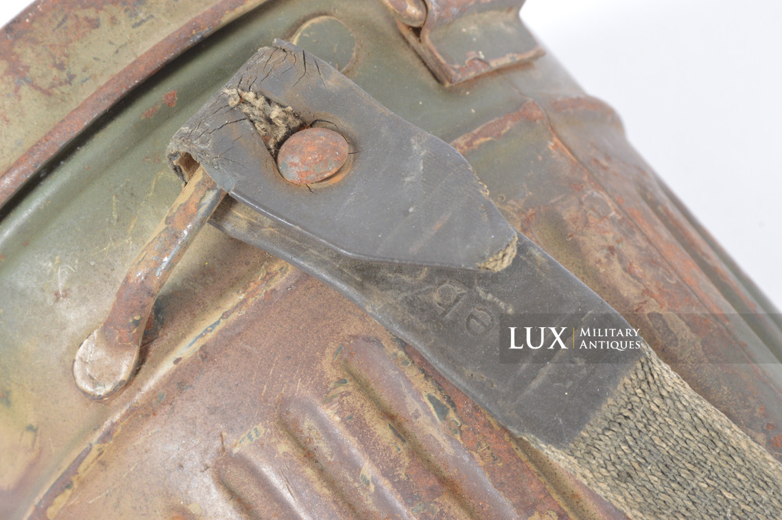 Ensemble boîtier de masque anti-gaz allemand camouflé trois tons, « Normandie » - photo 9