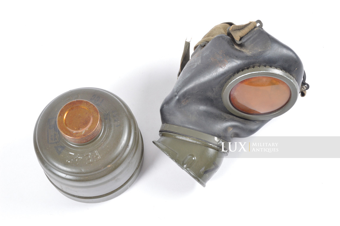 Ensemble boîtier de masque anti-gaz allemand camouflé trois tons, « Normandie » - photo 57
