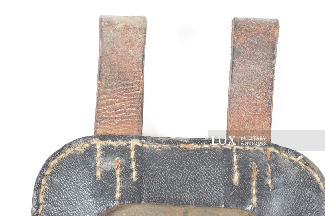 German entrenching tool carrying case in black pressed cardboard, « jmb 1943 » - photo 7