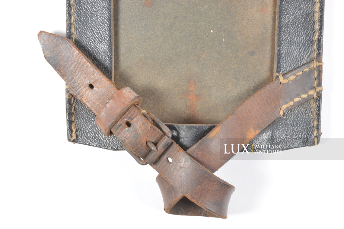 German entrenching tool carrying case in black pressed cardboard, « jmb 1943 » - photo 9