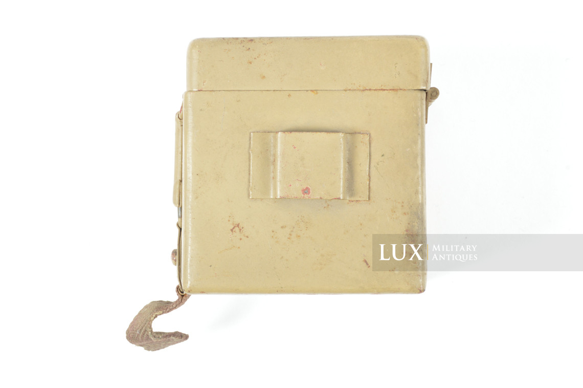 Late-war German MG34/42 optical sight battery box - photo 7