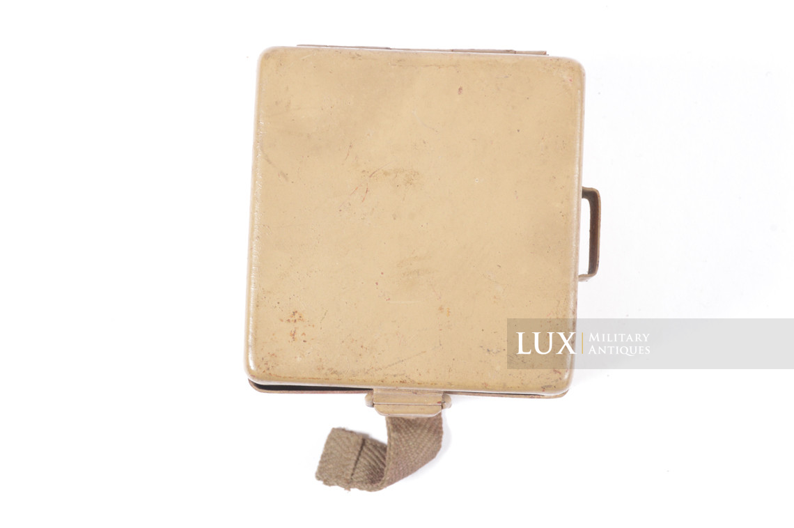 Late-war German MG34/42 optical sight battery box - photo 10