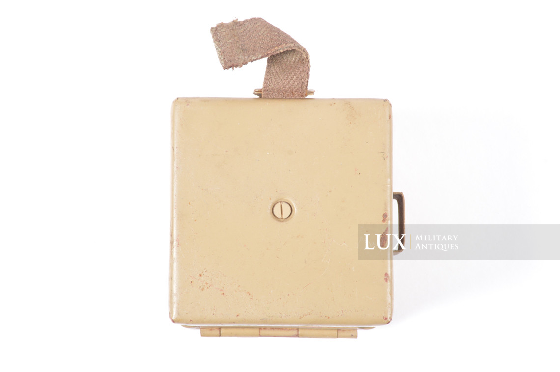 Late-war German MG34/42 optical sight battery box - photo 11