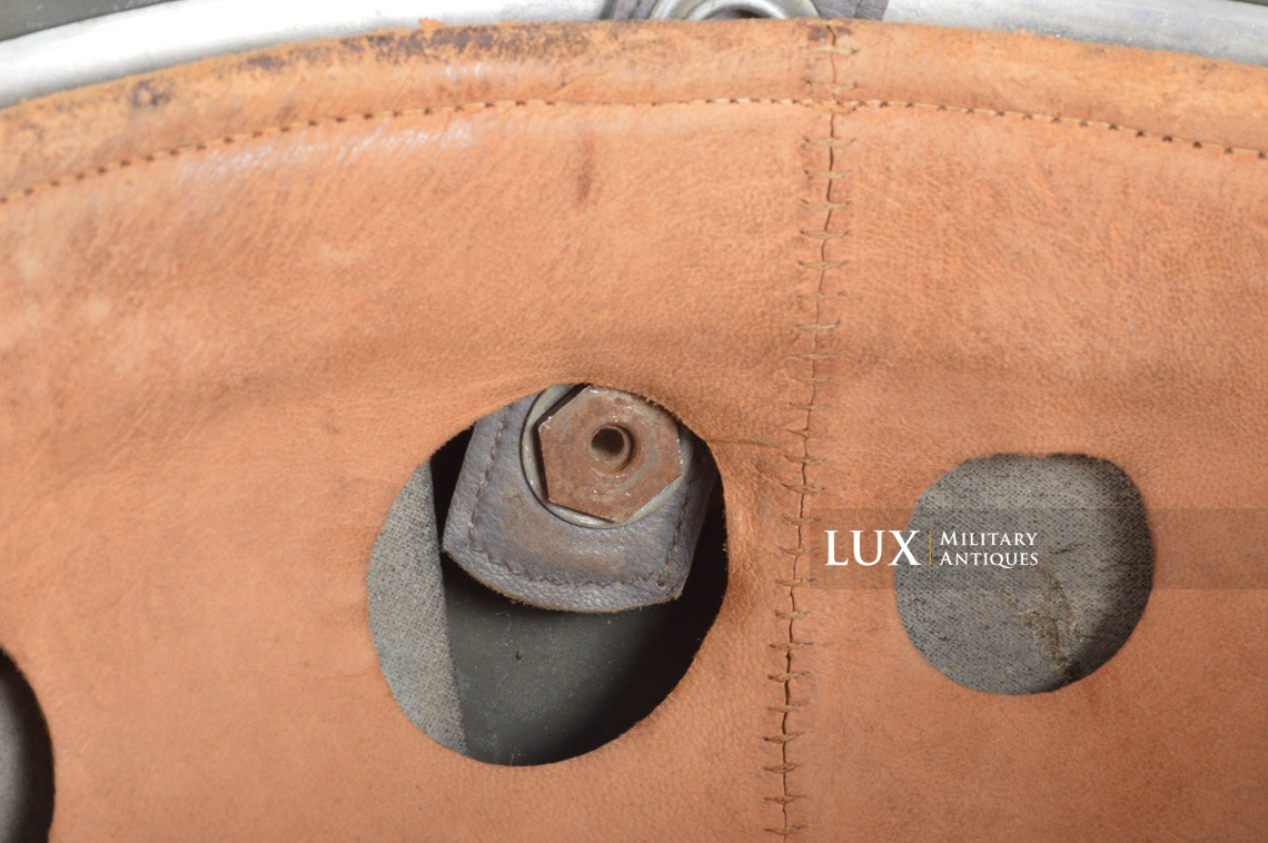 Late war M38 German Paratrooper combat helmet, « ckl68 » - photo 42